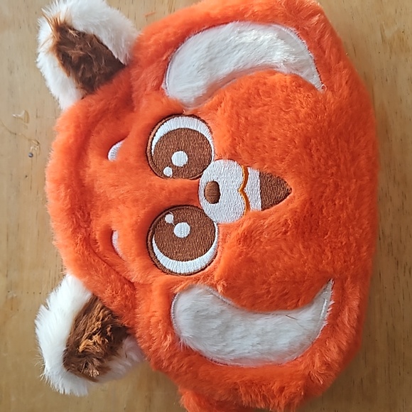 TURNING RED COSMETIC CASE - Picture 12 of 12